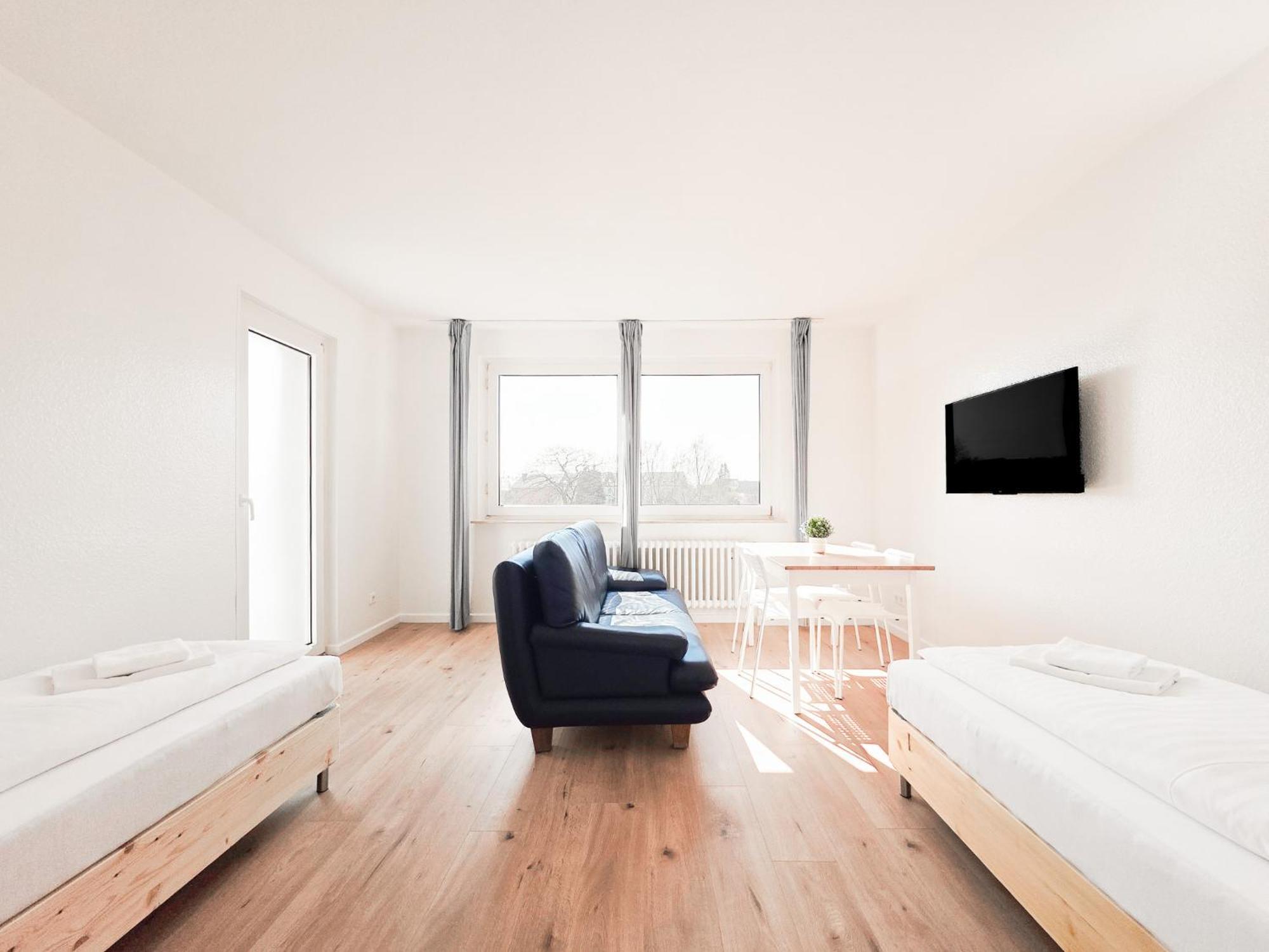 Raj Living - Monteurwohnung - 3 Schlafzimmer - Kueche - Balkon - Waschmaschine * Duisburg