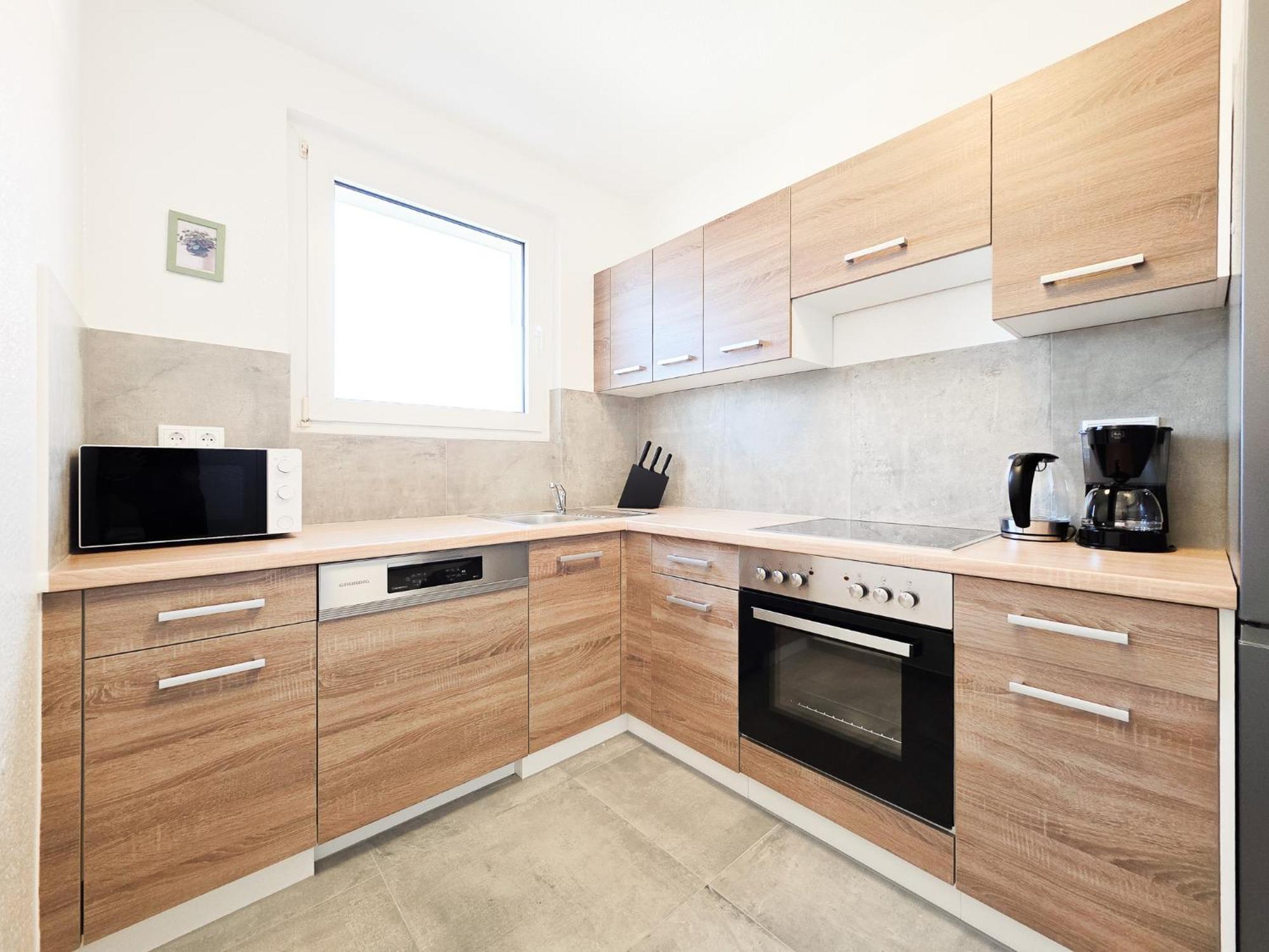 Raj Living - Monteurwohnung - 3 Schlafzimmer - Kueche - Balkon - Waschmaschine * Duisburg